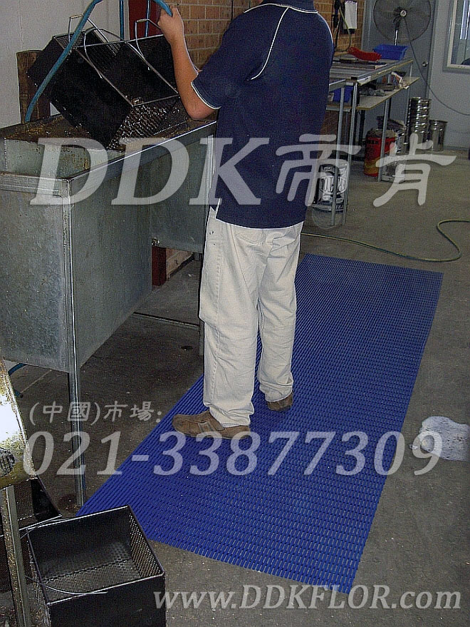 蓝色_厨房操作间地面网格型防滑毯（1）