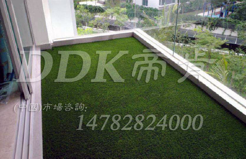 【阳台用什么地毯？】绿色仿真阳台地毯