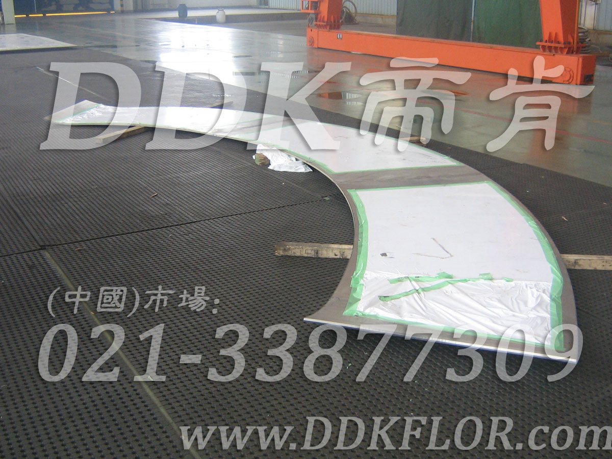 黑色卷材（2）_工业车间地面防滑铺设安全材料