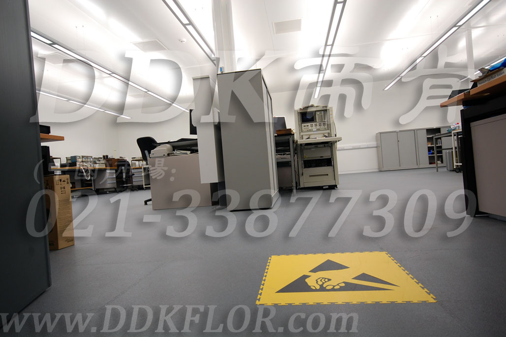 办公室地面装修材料（1）_办公室片材地板颜色-灰色_平板纹