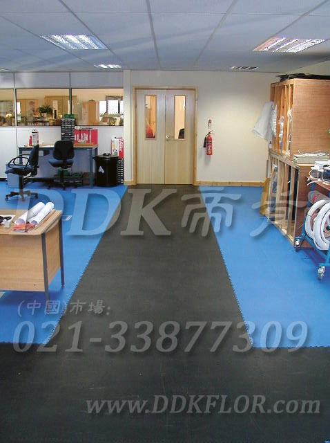 办公室地面装修材料（7）_办公室片材地板颜色-灰色加天蓝色_平板纹