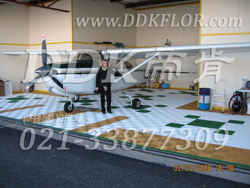 私人飞机停机坪做法（7）_私人飞机库停机地面黑色地板