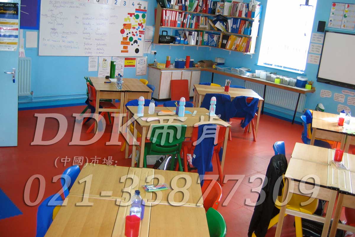 红色幼儿园室内地板装饰色彩搭配（4）