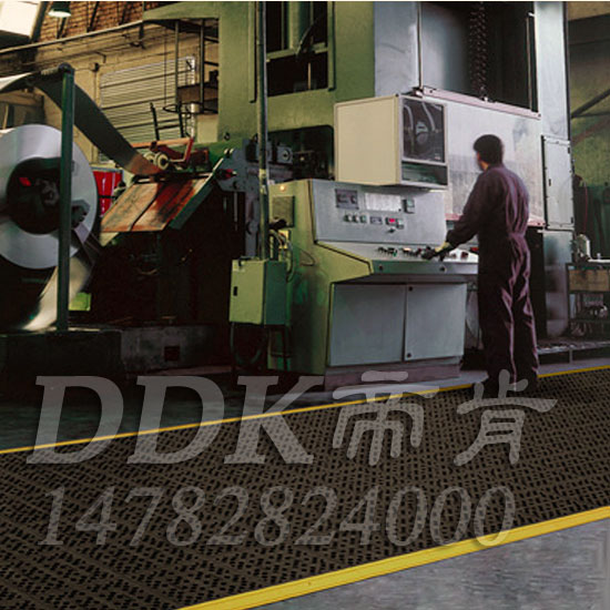 工业防油防滑地垫「帝肯(DDK)_8300_9979」图片,工厂地面油多易滑倒该用什么防滑垫？